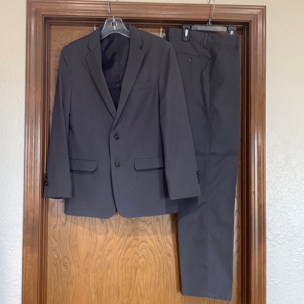 Van Heusen Boys Size 16 Suit Set Charcoal Pinstripe